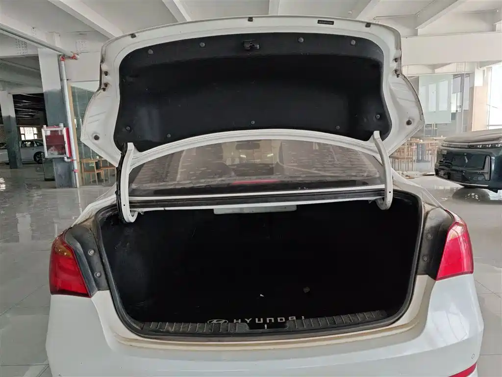 Hyundai Mistra 2014 1.8L Auto Smart GLS фото 19