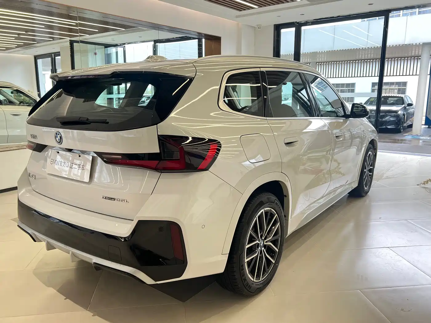 BMW iX1 2025 eDrive25L M Sport Package фото 6