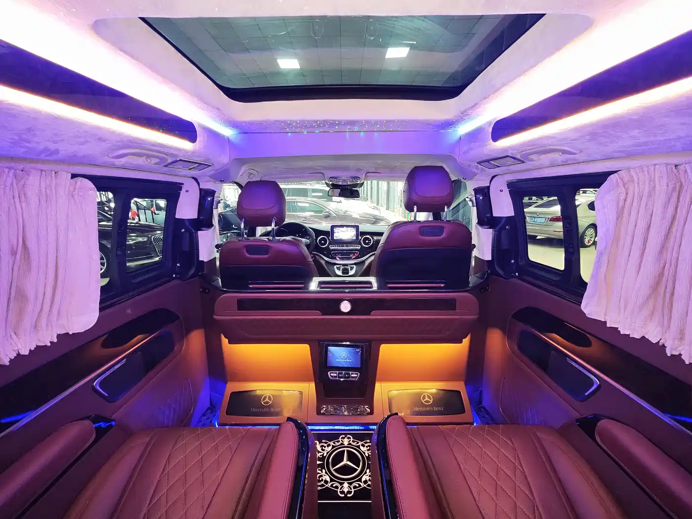 Mercedes-Benz V-Class 2018 V 260 L Premium Long Wheelbase Edition China VI фото 7