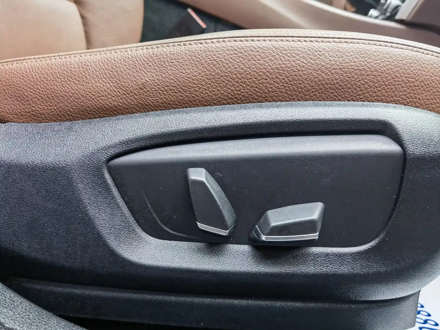 BMW 5 Series GT 2015 528i Leading фото 18