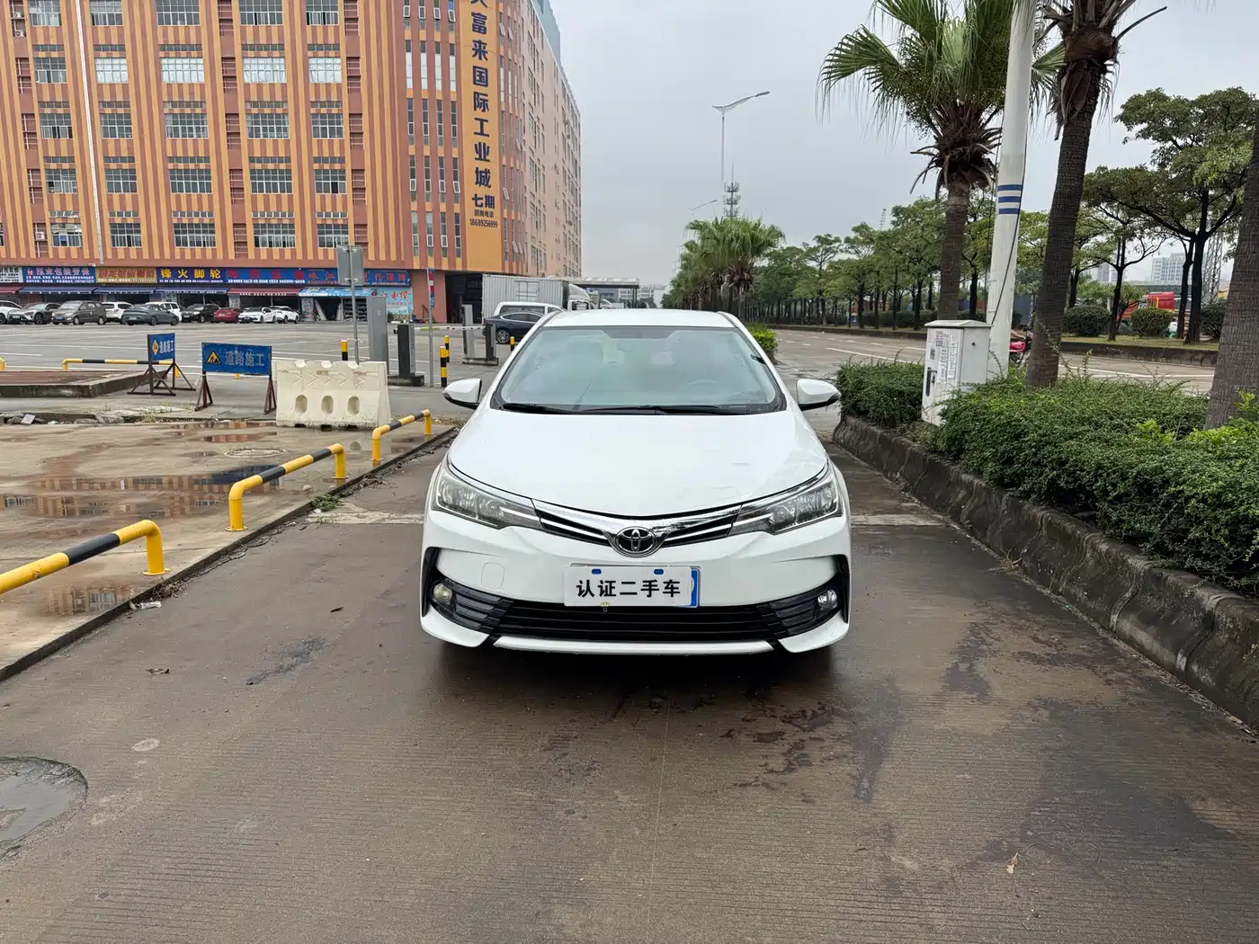 Toyota Corolla 2017 Facelift 1.2T S-CVT GL фото 2