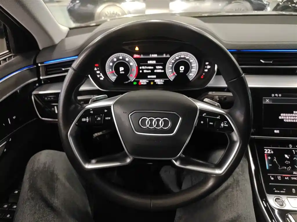 AUDI A8