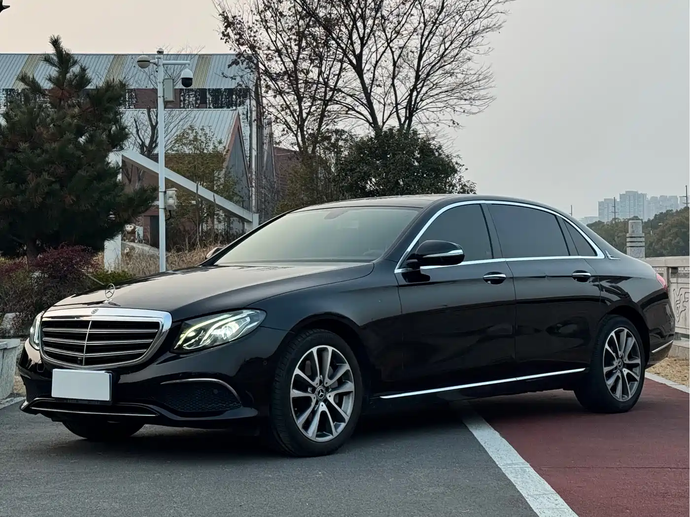 Mercedes-Benz E-Class 2018 E 300 L Luxury фото 3