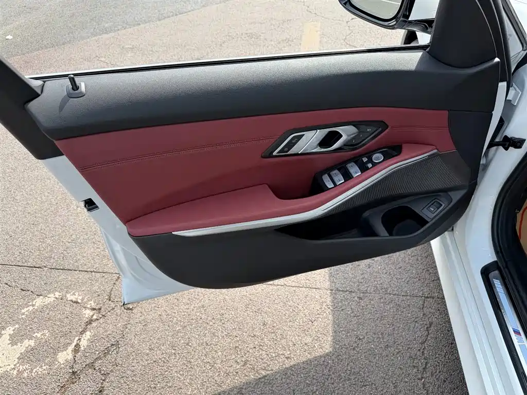 BMW 3 Series 2025 325Li M Sport Package фото 6