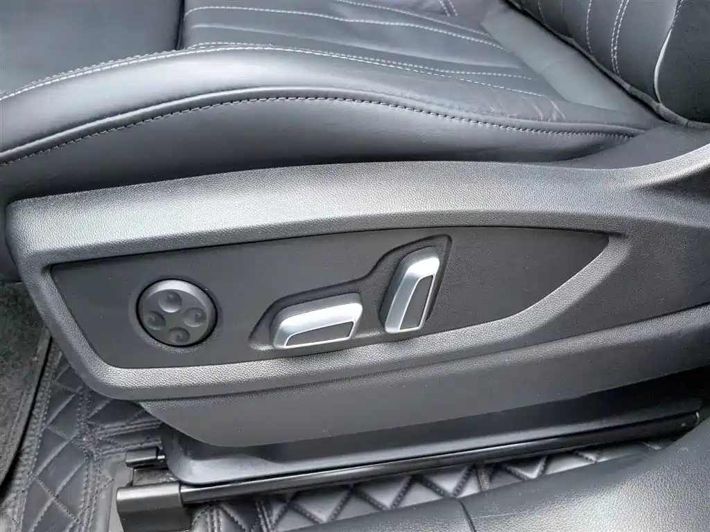 Audi Q5L 2024 Model 45 TFSI Premium Dynamic фото 9