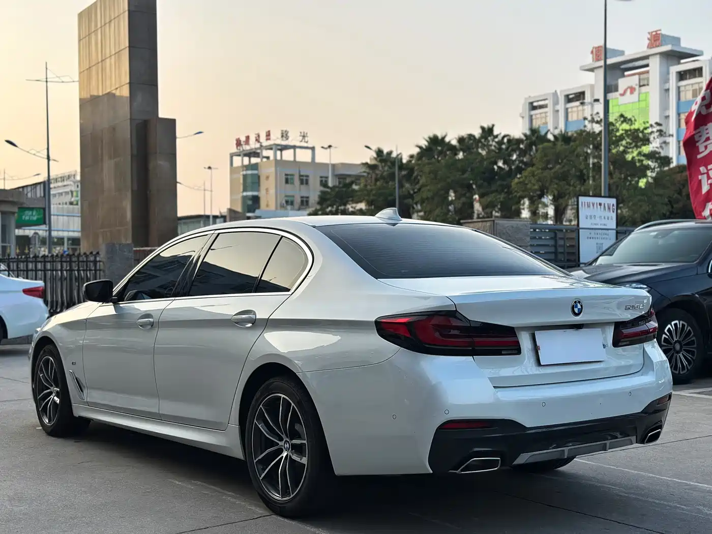 BMW 5 Series 2021 525Li M Sport Package фото 4