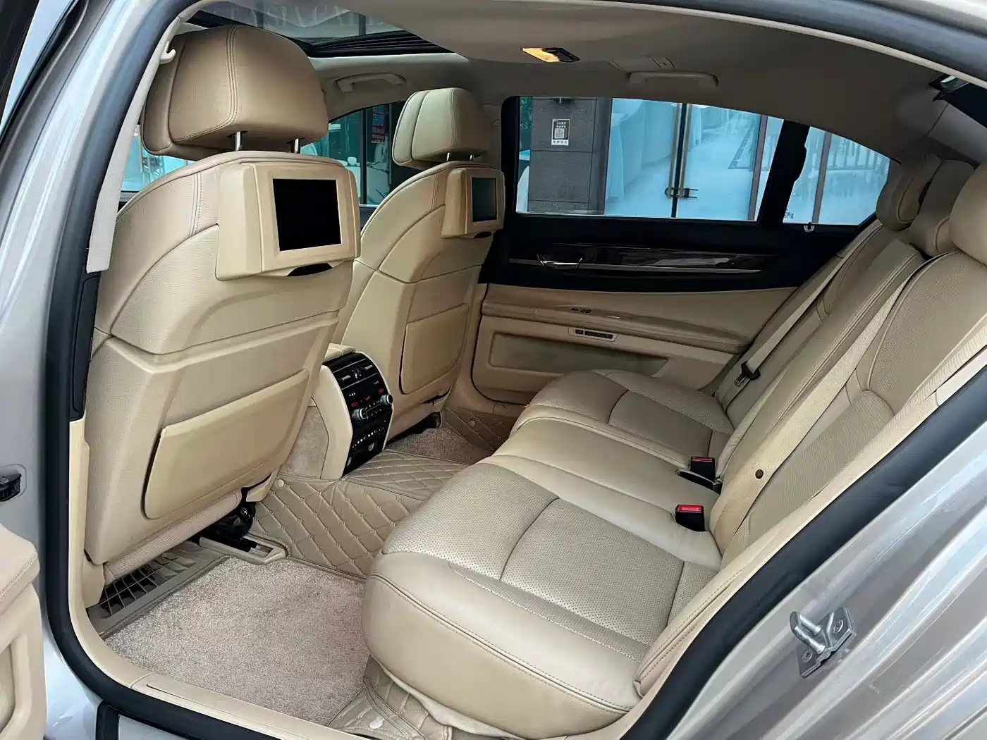 BMW 7 Series 2013 Model 730Li Luxury фото 8