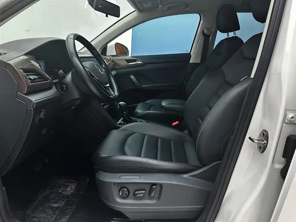 Volkswagen Tharu 2022 280TSI FWD Luxury Edition фото 19
