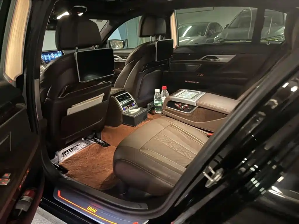 BMW 7 Series 2017 740Li xDrive Luxury Edition фото 5
