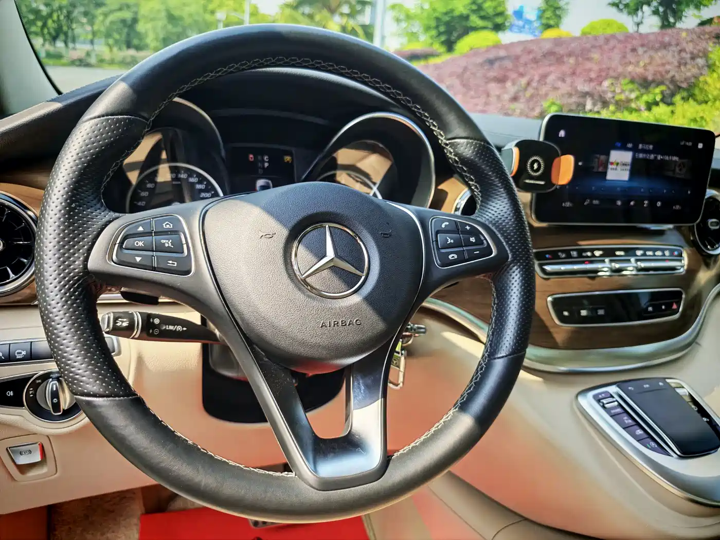 Mercedes-Benz V-Class 2022 V 260 L Long Wheelbase Luxury Edition фото 4