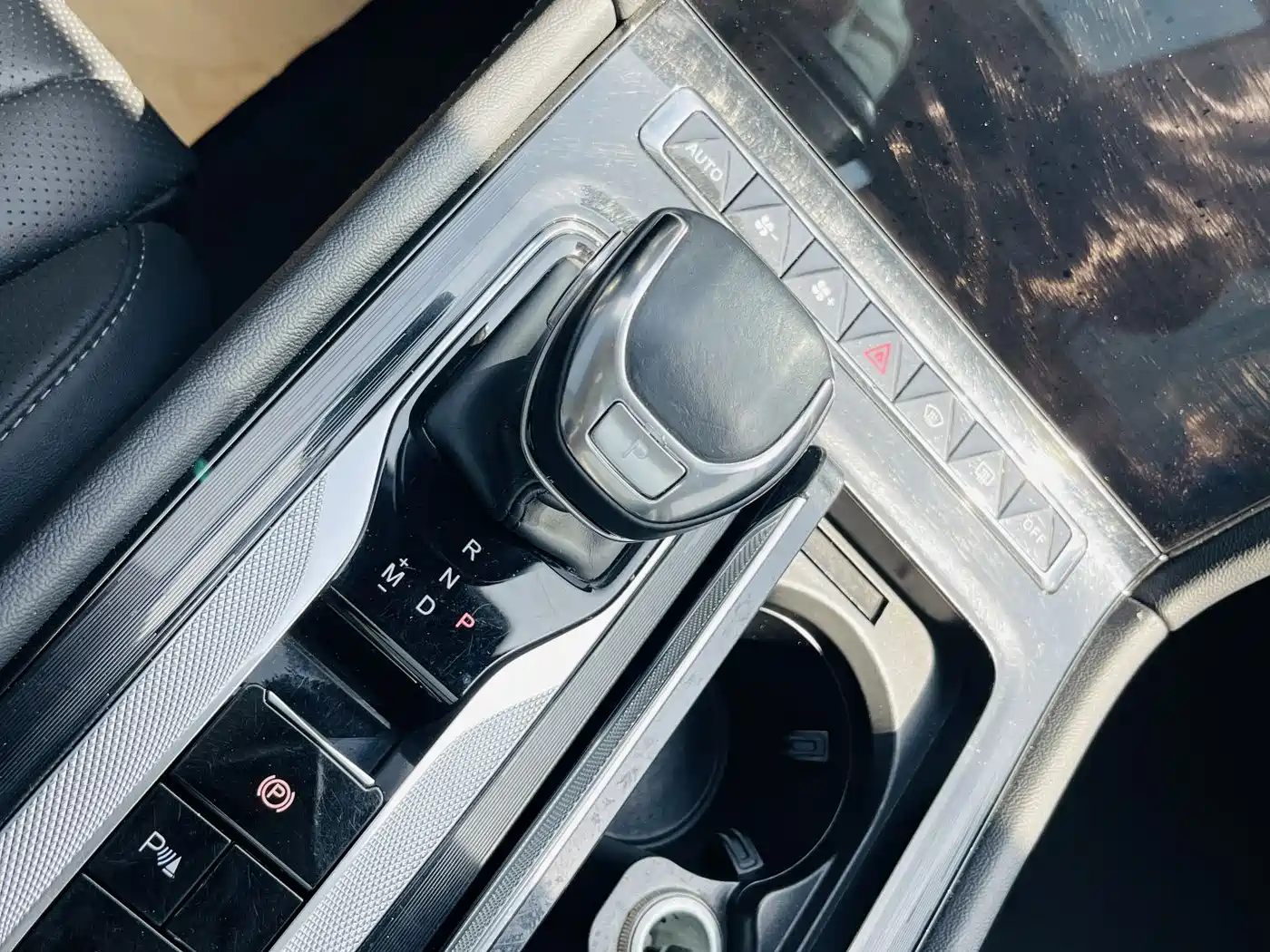 Hongqi H5 2024 1.5T DCT Smart Connect Flag Rhythm Edition фото 14