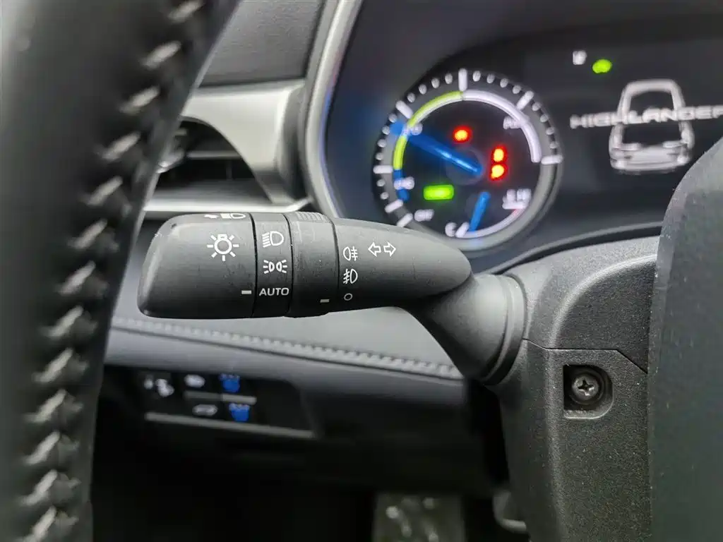 Toyota Highlander 2023 2.5L Smart Hybrid Dual Engine AWD Premium 7-Seater фото 21