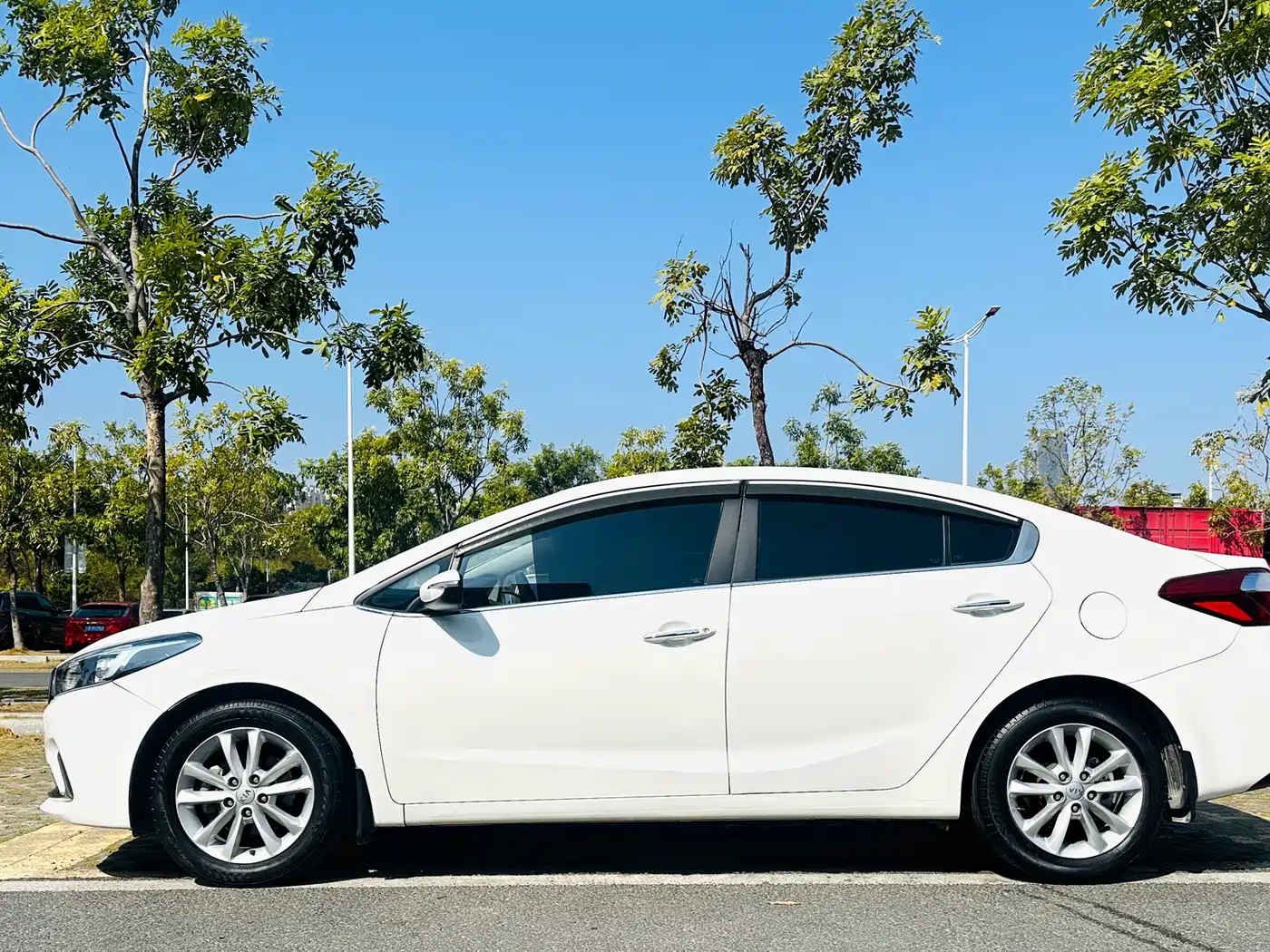 Kia K3 2016 1.6L Automatic GLS фото 4