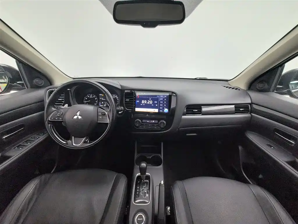 MITSUBISHI OUTLANDER