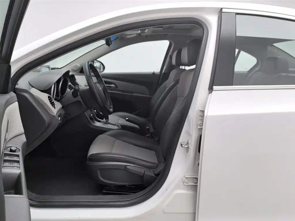 Chevrolet Cruze 2013 Model 1.8L SE AT фото 10