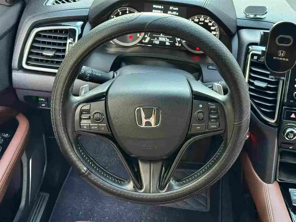 Photo 6 - Honda UR-V