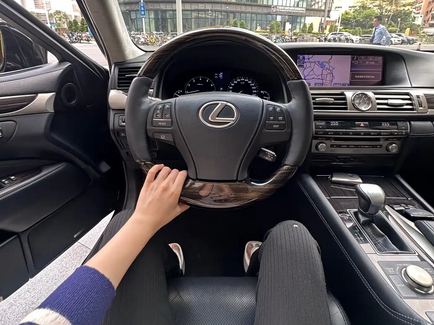 Lexus LS 2013 460L Luxury Edition фото 14