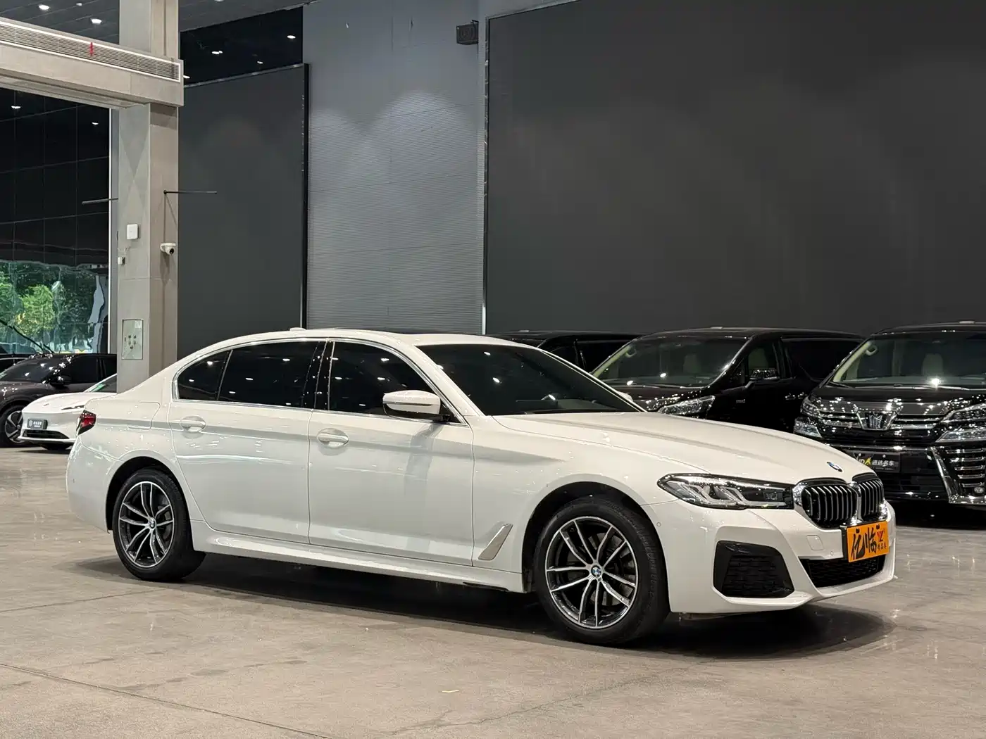 BMW 5 Series 2022 Model Second Facelift 525Li M Sport Package фото 3