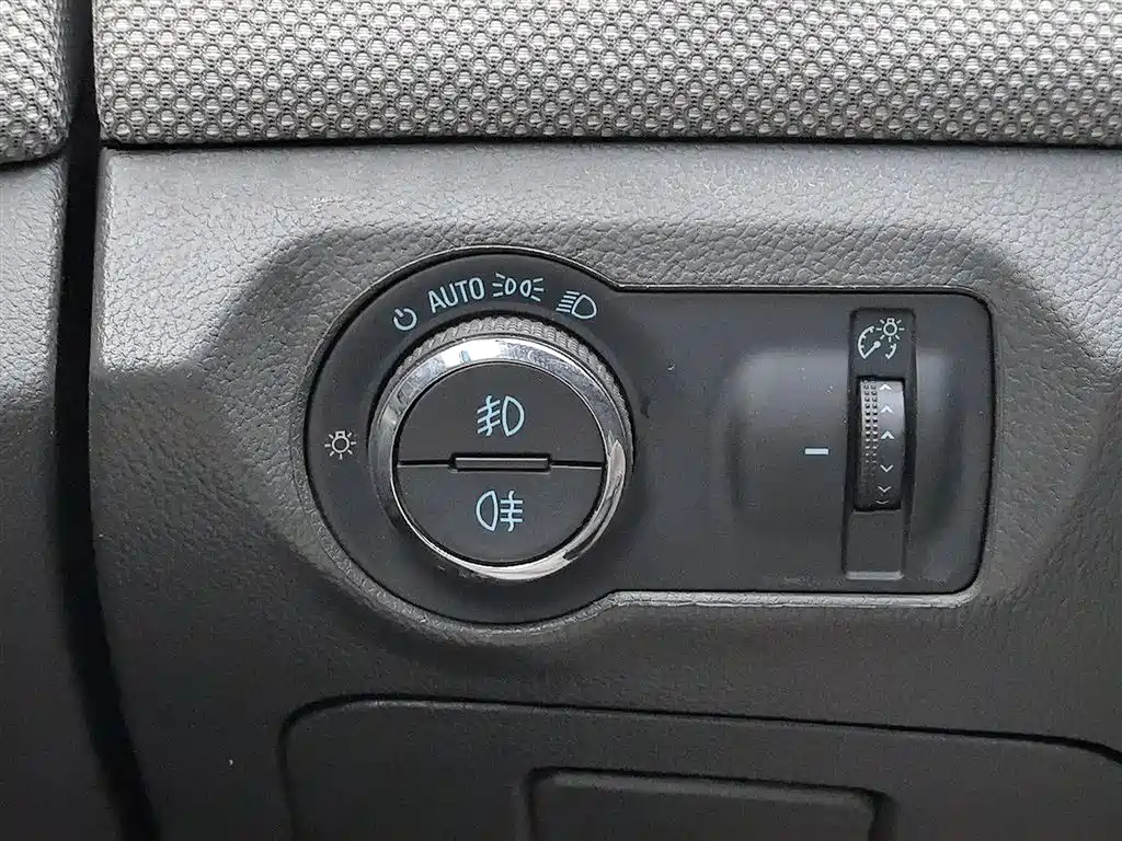 Chevrolet Cruze 2013 Model 1.8L SE AT фото 21