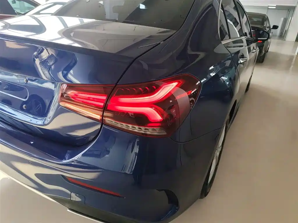 Mercedes-Benz A-Class 2021 A 200 L Sport Sedan Fashion Edition фото 8