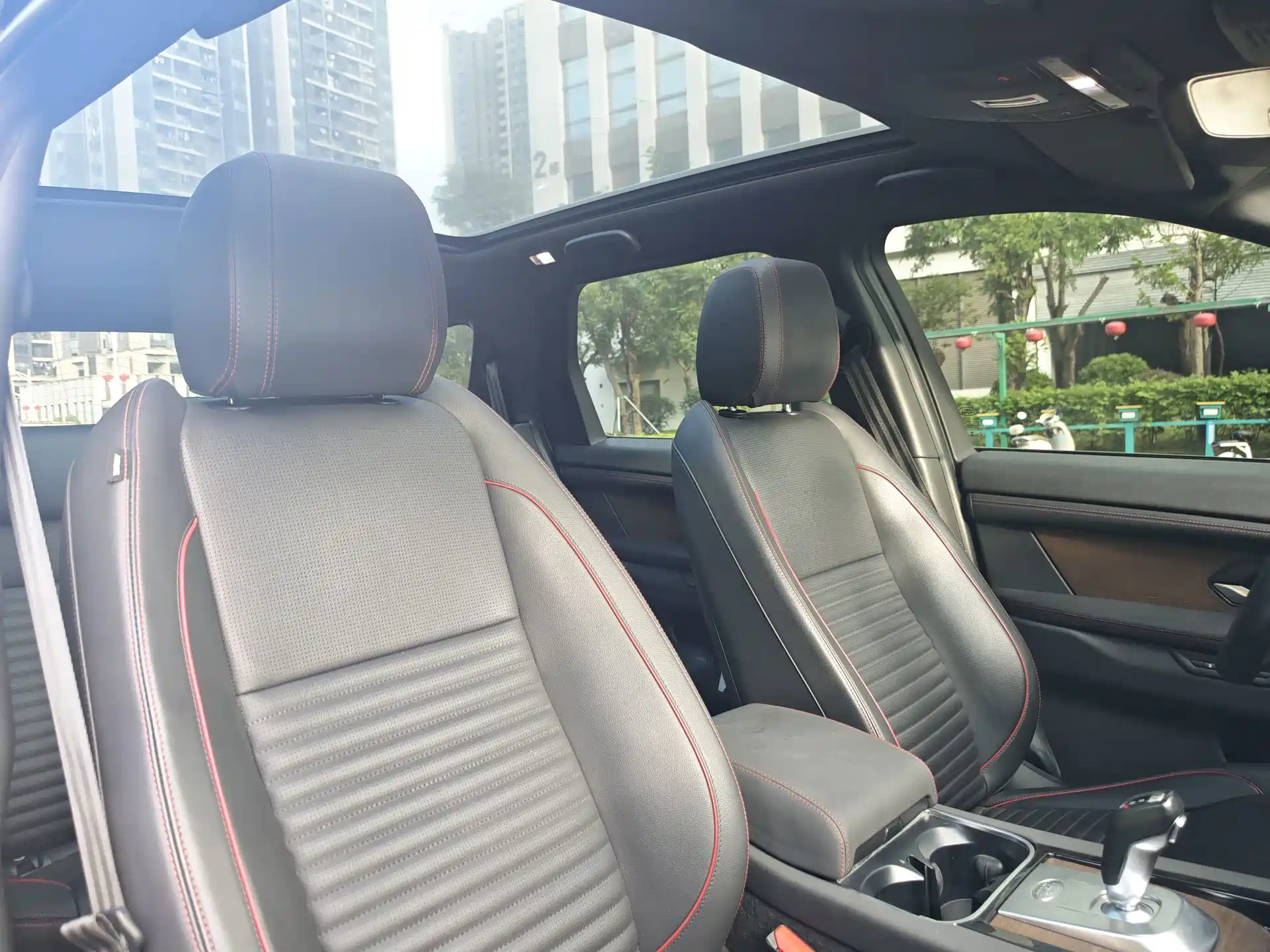 Photo 12 - Land Rover Discovery Sport PHEV