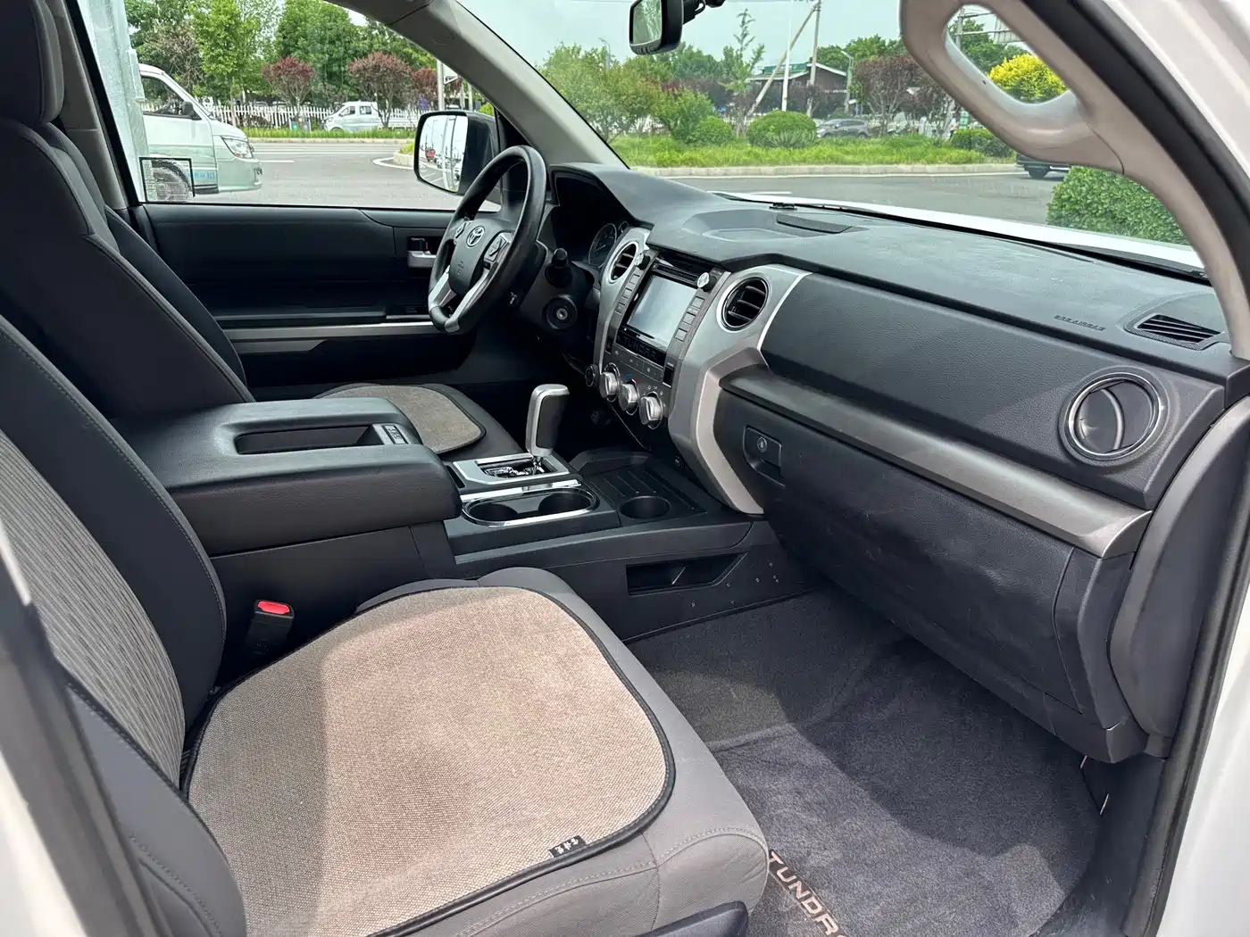 Toyota Tundra 2014 5.7L 1794 Edition фото 14