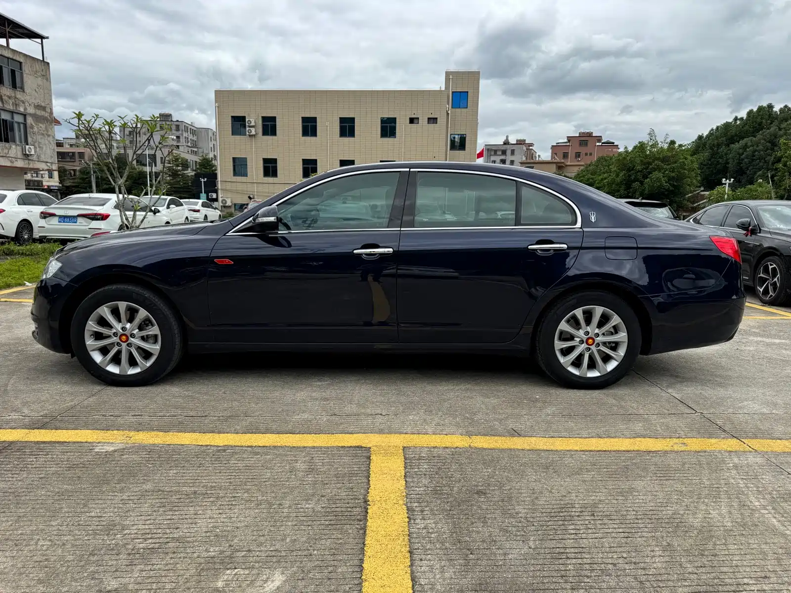 Фото 7 - Hongqi H7