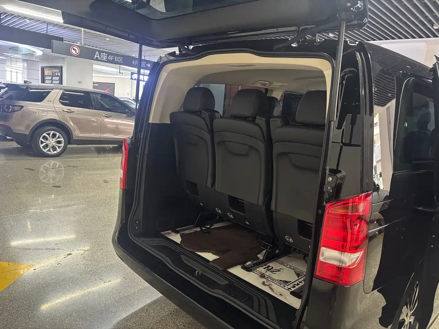 Mercedes-Benz Vito 2021 2.0T Elite 9-Seater фото 7