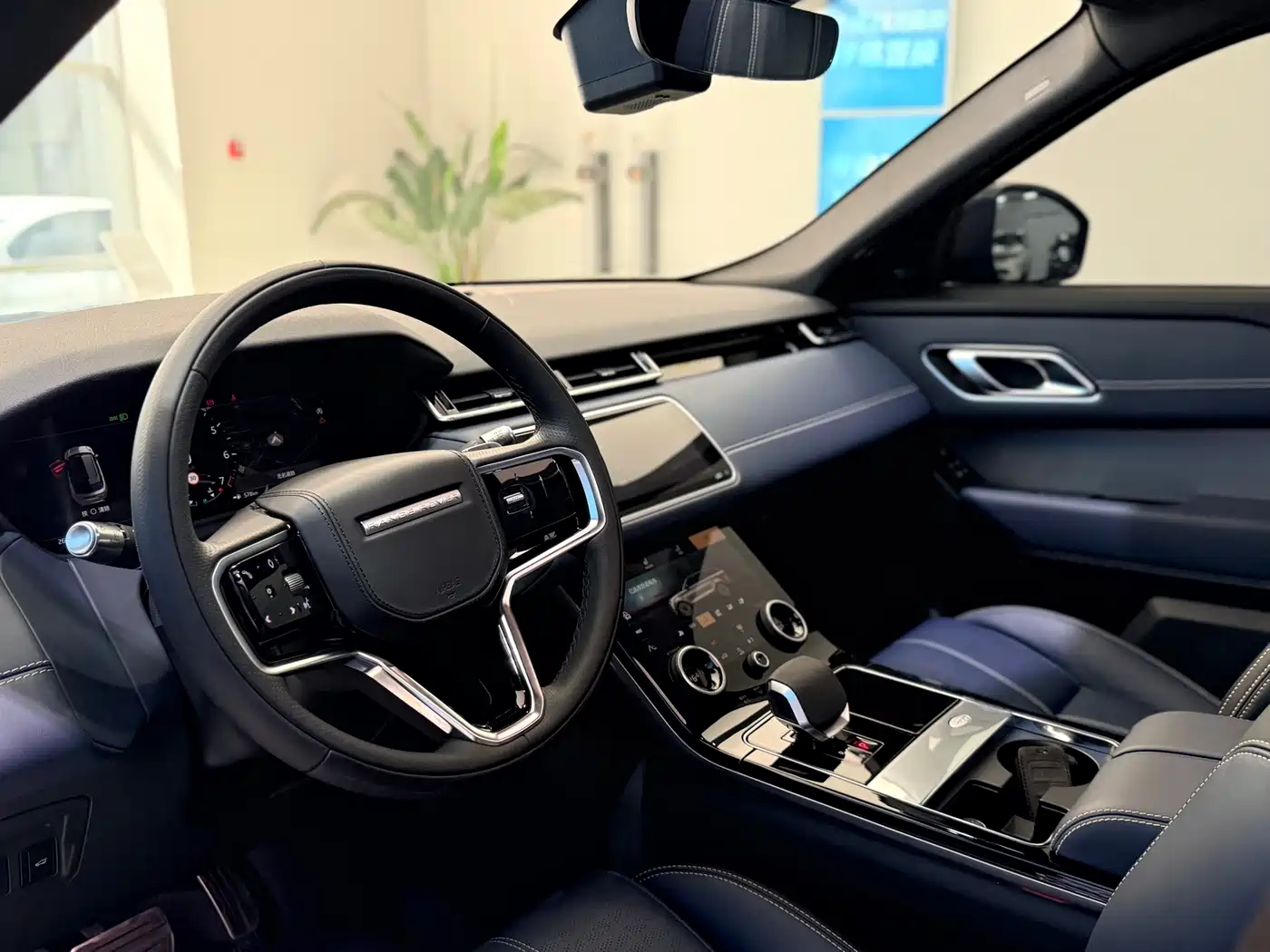Land Rover Range Rover Velar 2022 250PS Golden Collector's Edition фото 9