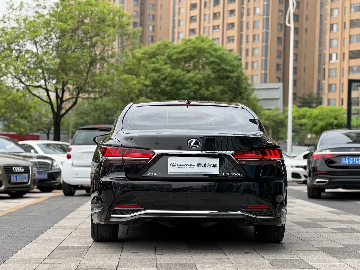 Lexus LS 2018 500h Executive Edition China V фото 5