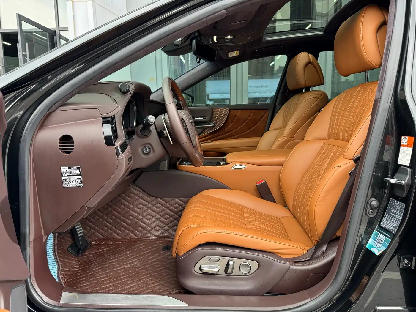 Lexus LS 2018 500h Executive Edition China V фото 12