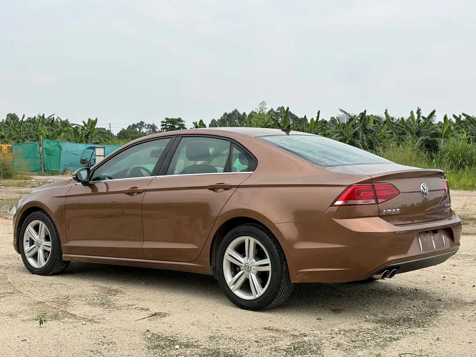 صورة 14 - Volkswagen Lamando