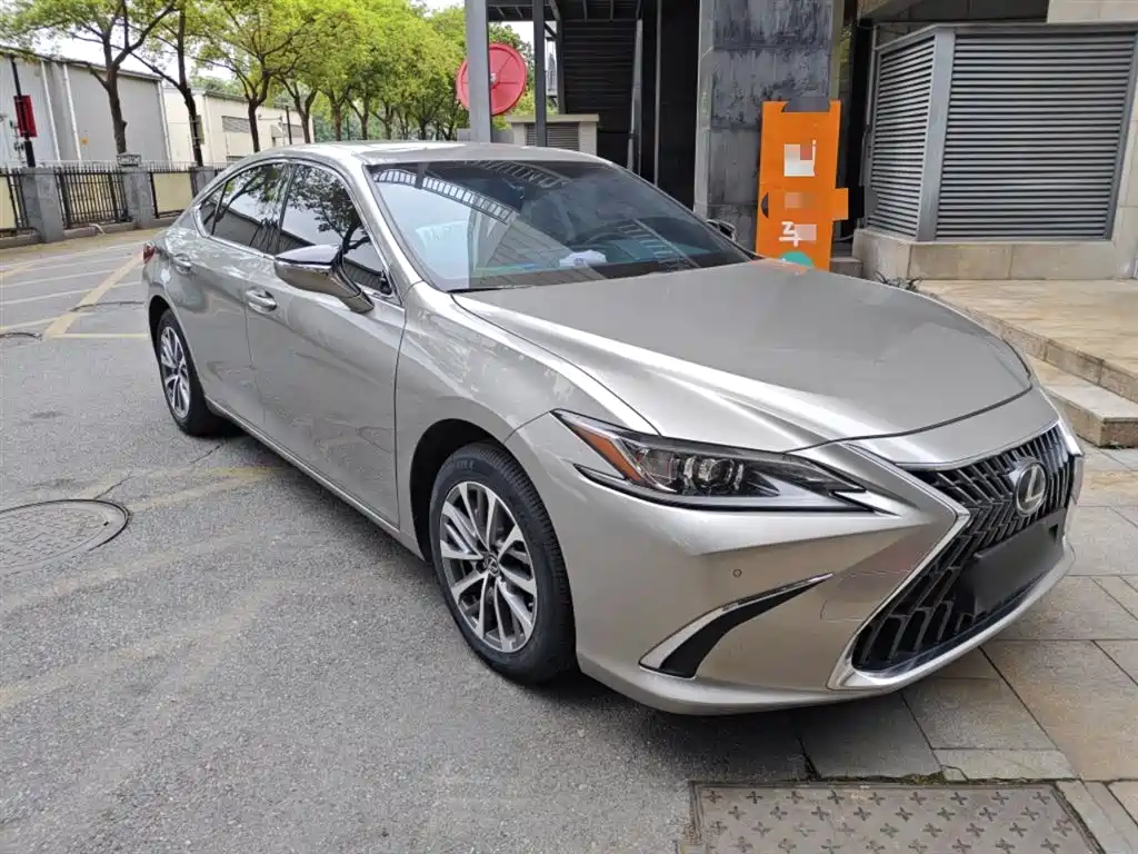 Lexus ES 2023 200 Excellence Edition фото 4