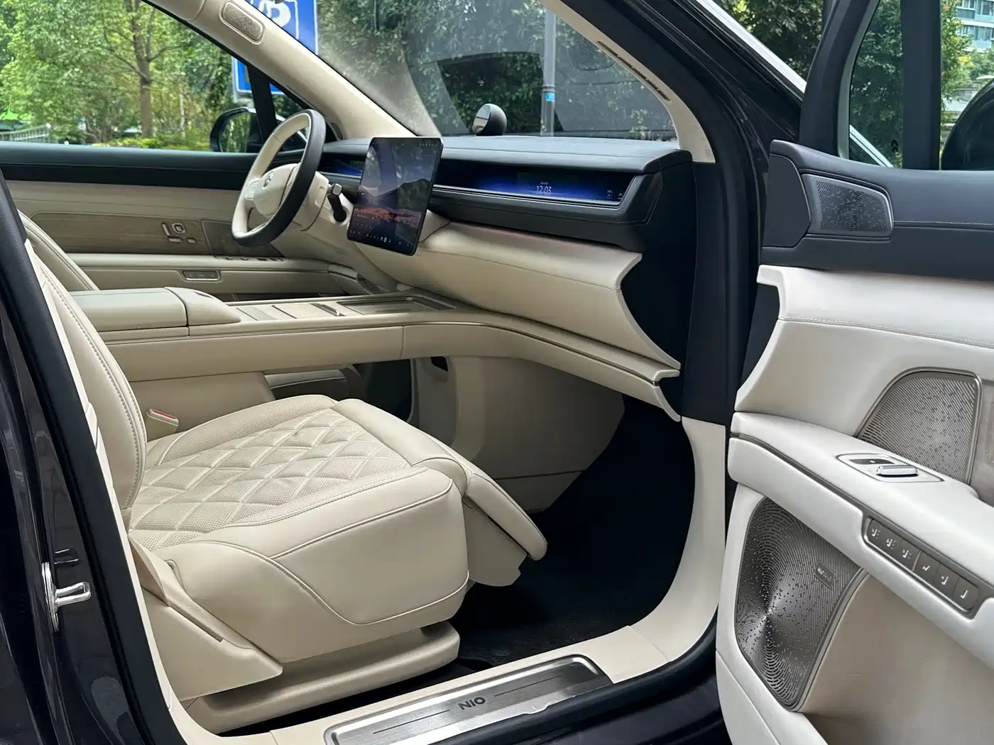 NIO ES8 2025 2025 Model 6-Seat Executive Luxury Edition