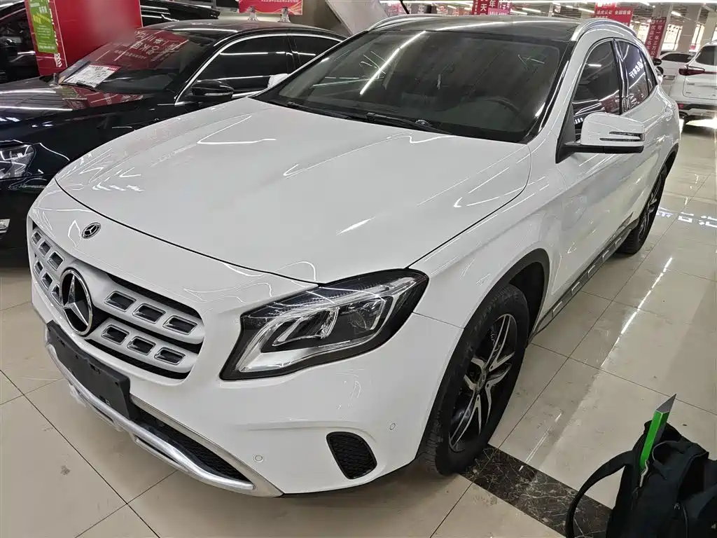 Mercedes-Benz GLA 2017 GLA 200 Fashion фото 2