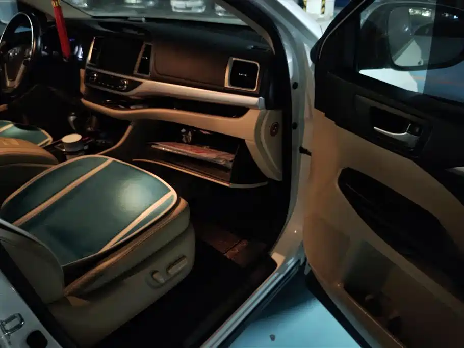 Toyota Highlander 2018 2.0T 4WD Premium 7-seater (China V) фото 8