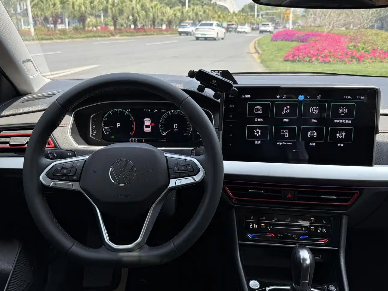 Volkswagen Lavida 2024 Model 300TSI DSG Starlight Leading Edition фото 13