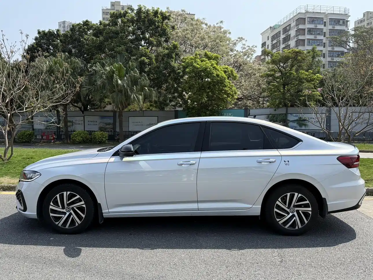 Volkswagen Lavida 2024 Model 300TSI DSG Starlight Leading Edition фото 7