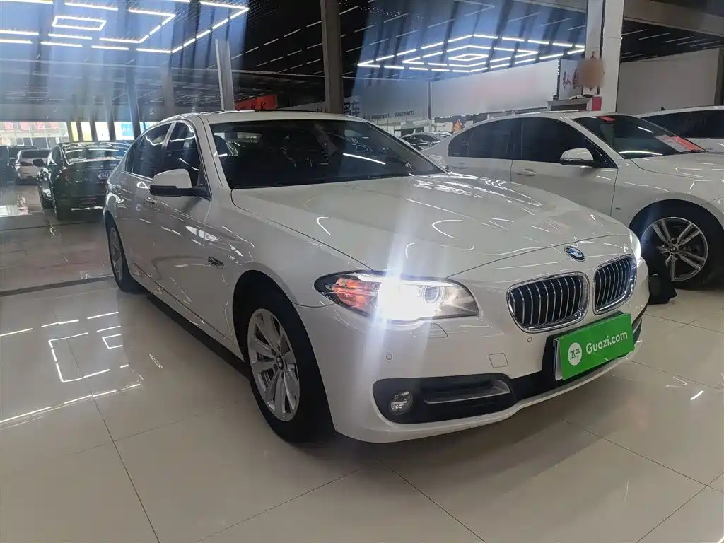 BMW 5 Series 2017 520Li Classic Edition фото 4