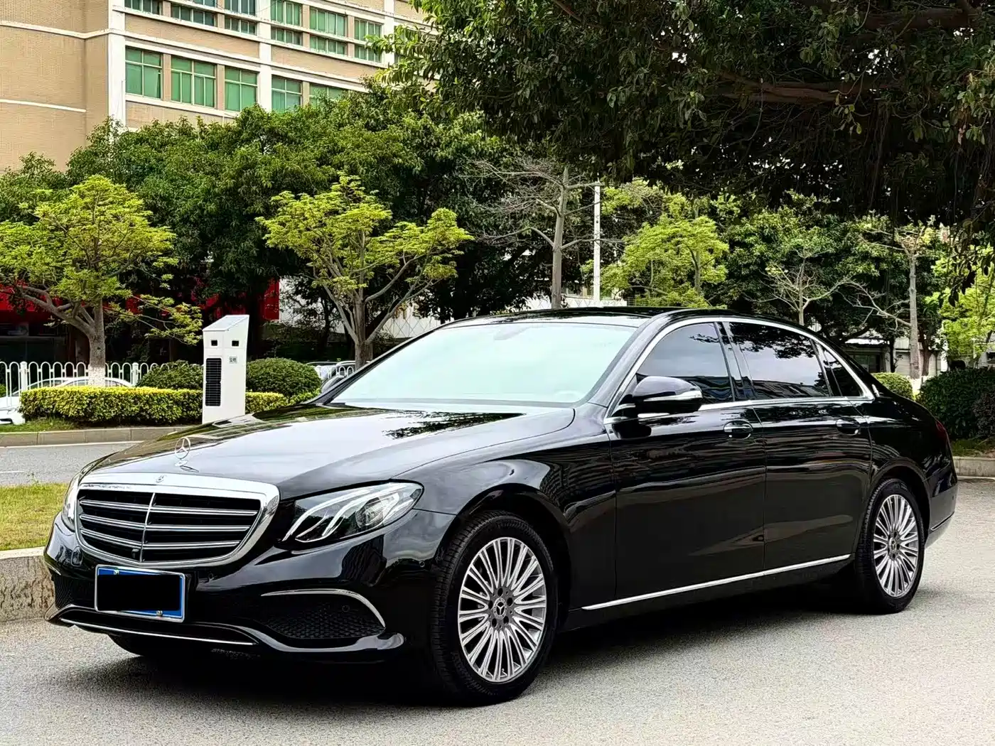 Mercedes-Benz E-Class 2020 Facelift E 300 L Exclusive фото 2