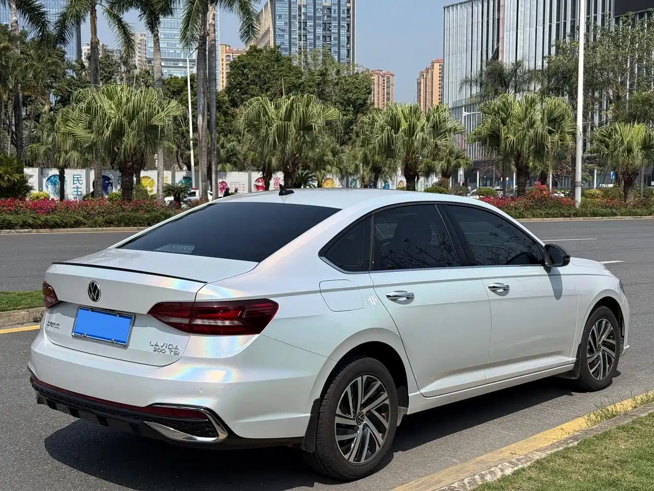 Volkswagen Lavida 2024 Model 300TSI DSG Starlight Leading Edition фото 8