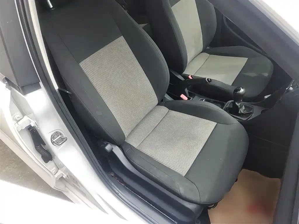 Volkswagen Polo 2016 1.4L Manual Trend фото 25