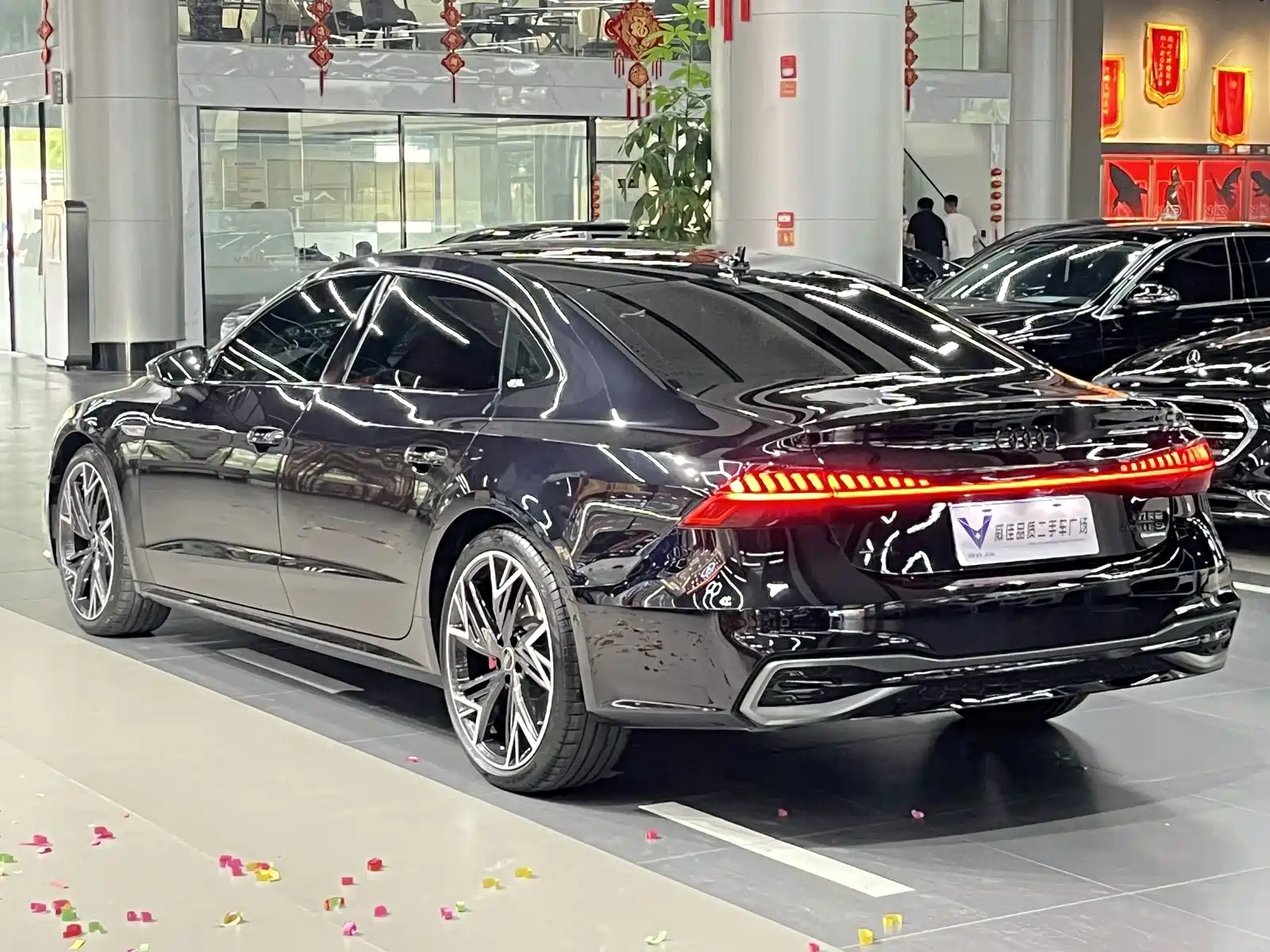 Фото 8 - Audi A7L