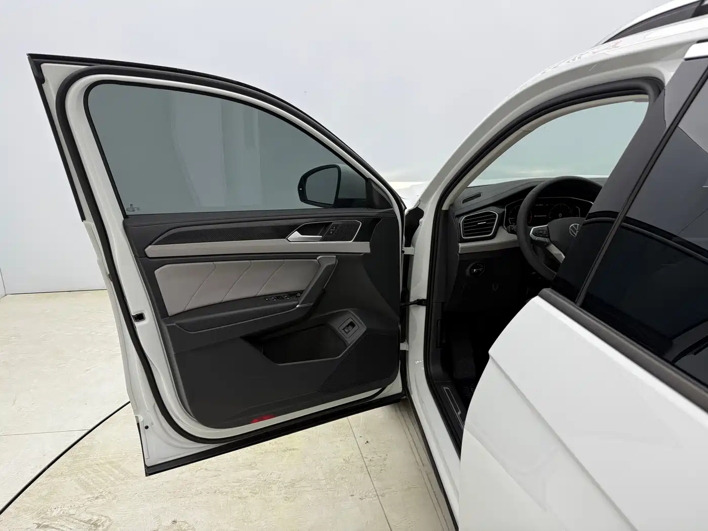 Volkswagen Tayron 2023 280TSI 2WD Luxury Plus Advanced Edition фото 11