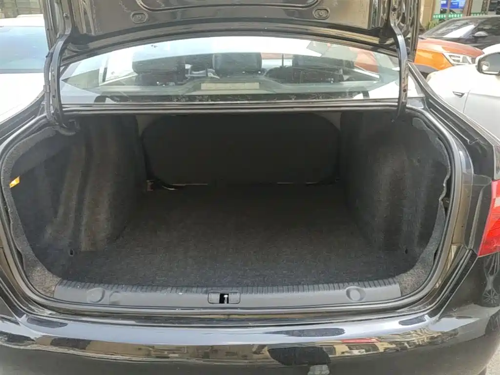 Volkswagen Lavida 2013 Facelift Classic 1.6L Automatic Trend фото 19