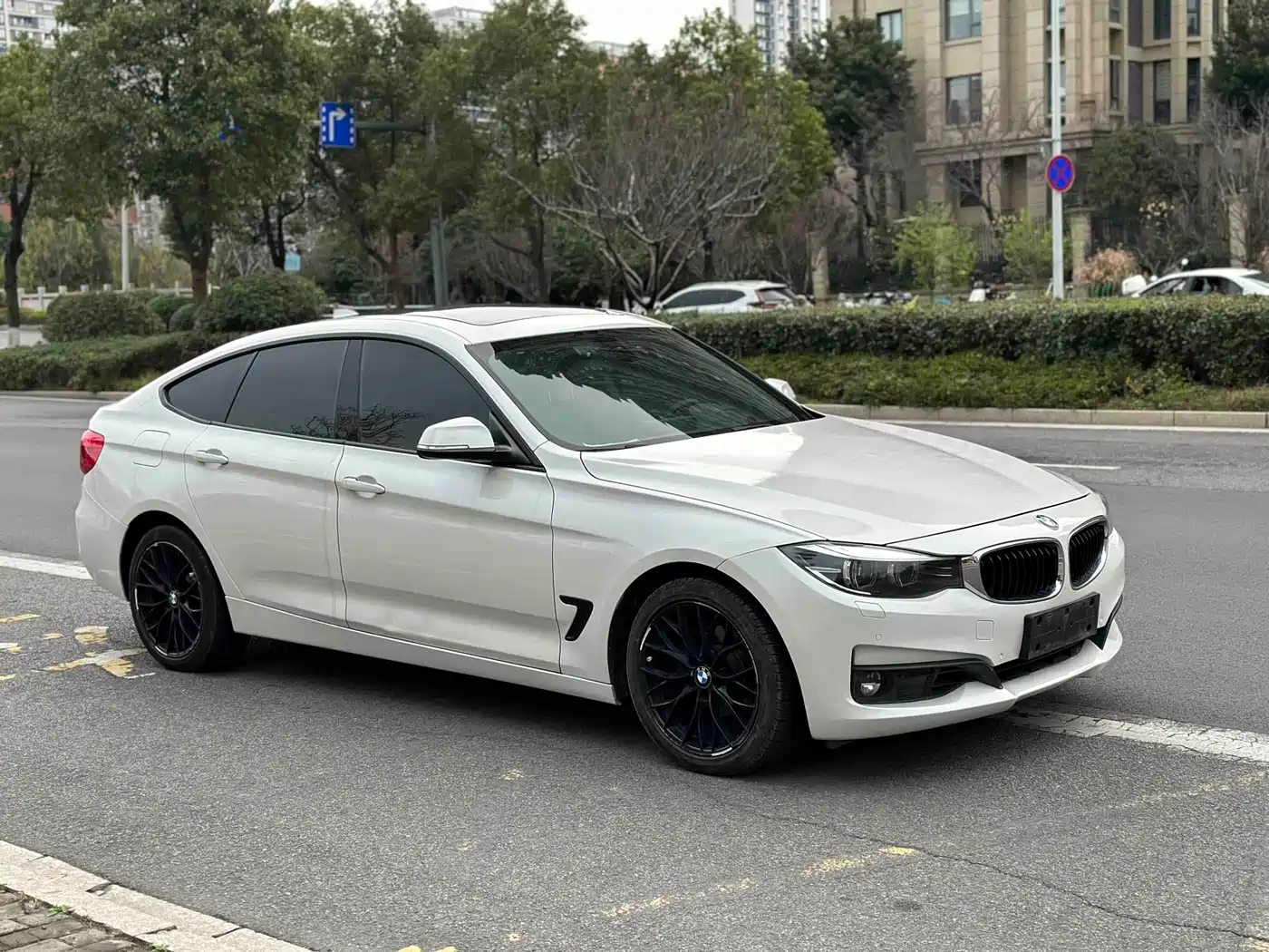BMW 3 Series GT 2016 320i Fashion Style фото 3