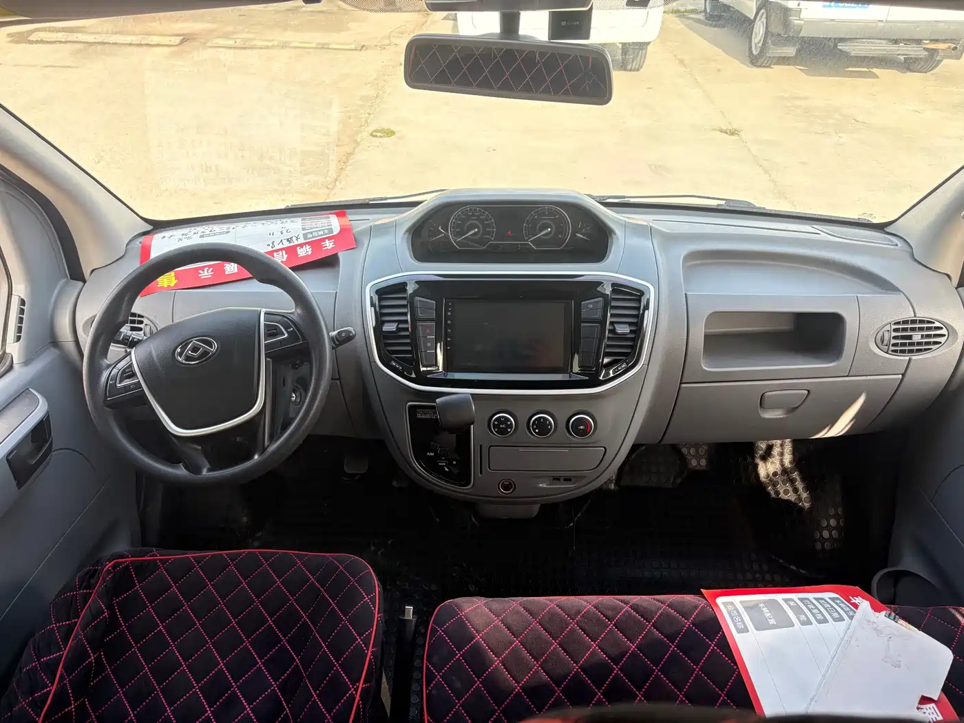 SAIC Maxus Xintu V80 2023 2.0T AMT Classic Aoyun Power Edition Short Wheelbase Medium Roof 5/6 Seats фото 8