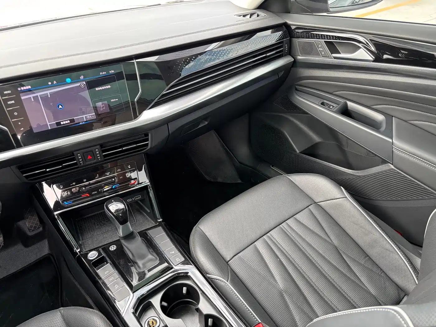 Volkswagen Passat 2023 330TSI Starlight Luxury Edition фото 8