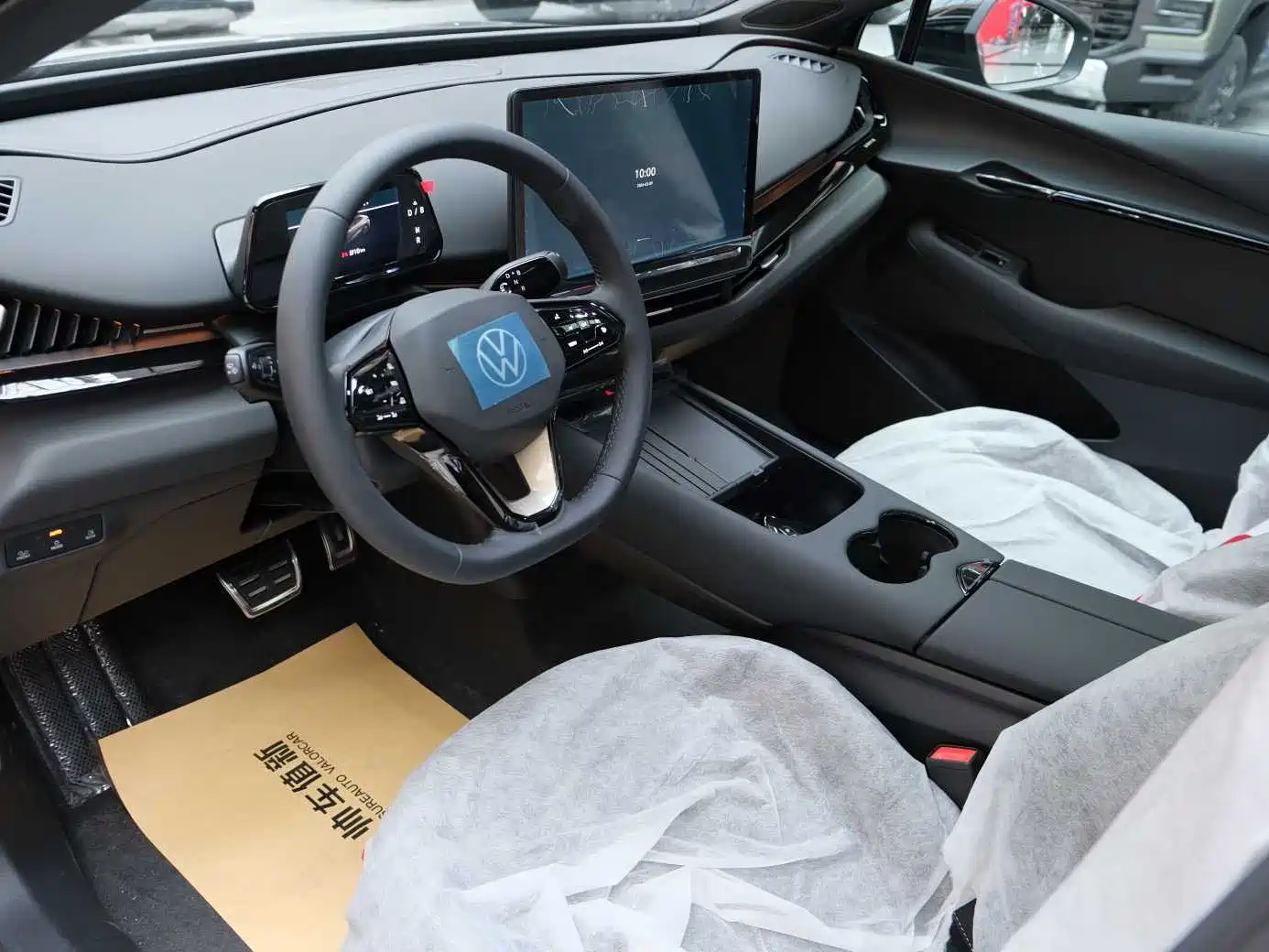 VOLKSWAGEN WITH THE CROWD 06