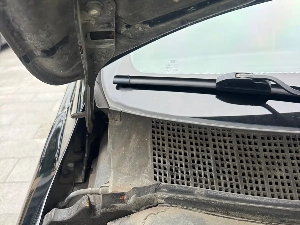 Kia K5 2011 2.0L Automatic DLX фото 27